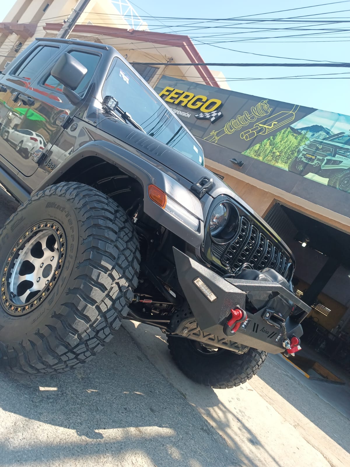 Rin KMC KM237 Riot Beadlock 17x9 con llanta BFGoodrich Mud-Terrain KM3 37x12.50R17
